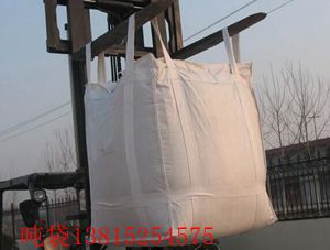 �ִ�����һ���Ǿ۱�ϩ�Ƴɣ�����Ĳ����ձ���һ���ص���������������ڿ����д��������Ż�������������ʣ���ˮ�����������ָ������������ʶ���Զִ�����˺��������Щ����������Ե����ʾ�Ҫע��ʹ��ʱ��ˮ������ʹ�ú�Ķִ�Ҫ��ʱ�����ɣ�ʹ�ù����л�Ҫ��������Ե����ʽӴ����������������ʵ�ʱ����Ҫ���������ʰ�װ�á����ڵ���������Ҳ����ɶִ������ˣ������к��е������߻�ֱ���Ǿ۱�ϩ��������������Ʒ���䴢������У�ǧ��Ҫ�������س�ʱ�����䣬��������ʹ�ó��á��ִ���Ȼ�۸񲻹�ÿ��Ҳ��ʮ��Ԫ������ע��������ʡ�µķ��û����൱�ɹ۵ġ�